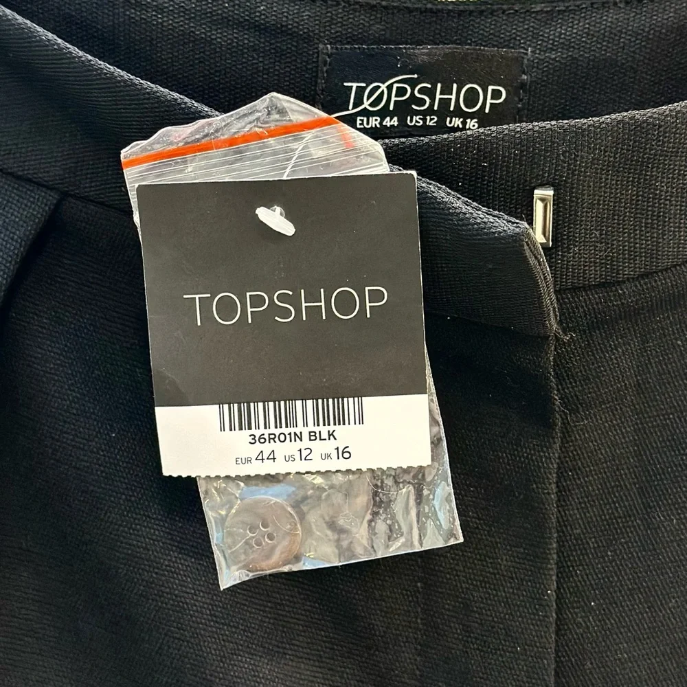 NWT - TOPSHOP Wide-Leg Button Accent Flowy Corporate Pants - Picture 6 of 7